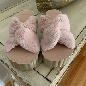 Tory Burch Pink Faux Fur Scallop Plattform